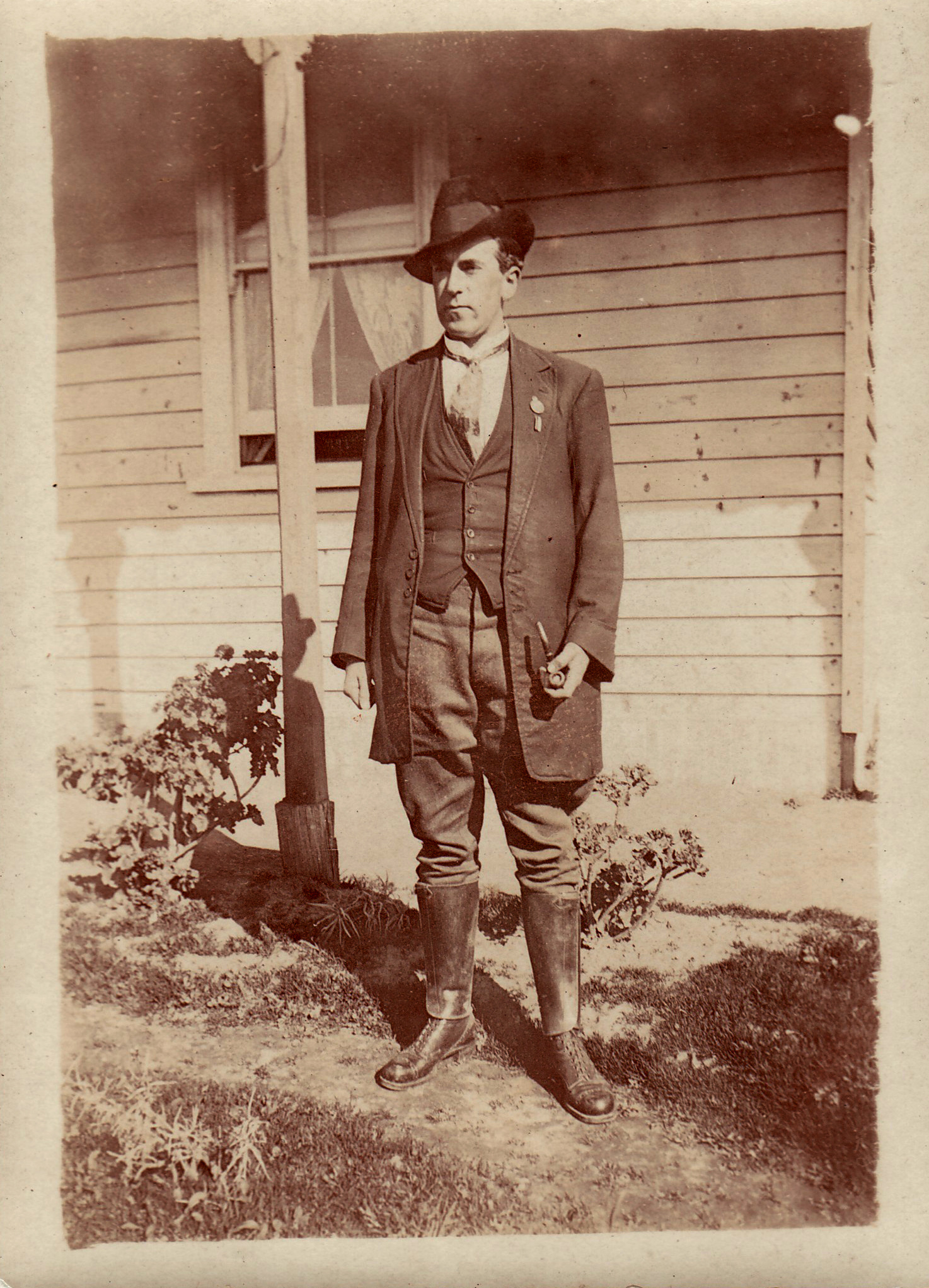 Photo of photos/Frederick Stuart McLennan bn 1890 Vic c1920s
